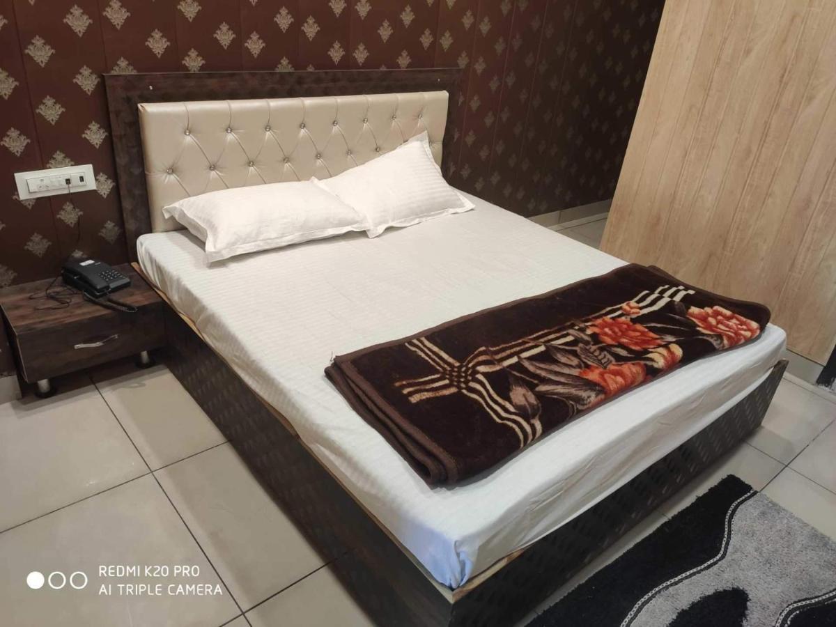 לודהיאנה Hotel 7 Deep מראה חיצוני תמונה